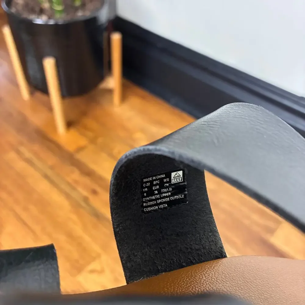 Reef Sandals - Picture 4 of 5